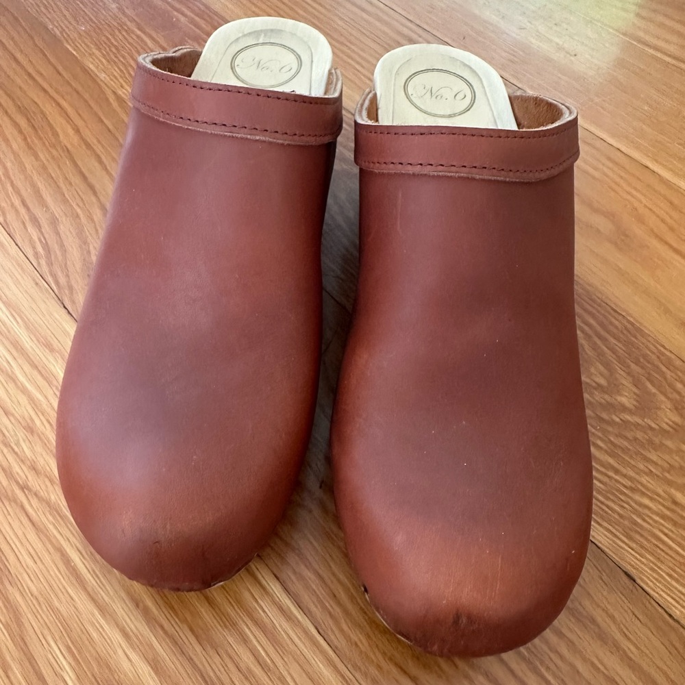 No. 6 Women's Brown Leather Clogs - Picture 3 of 6